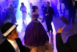 成人礼拍照多人视频,青春记忆的多彩定格